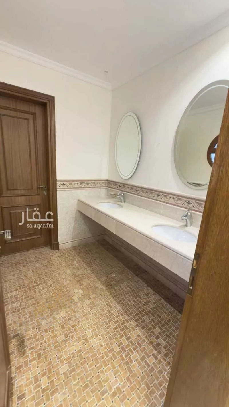 7 bedroom villa in Al Shati 23