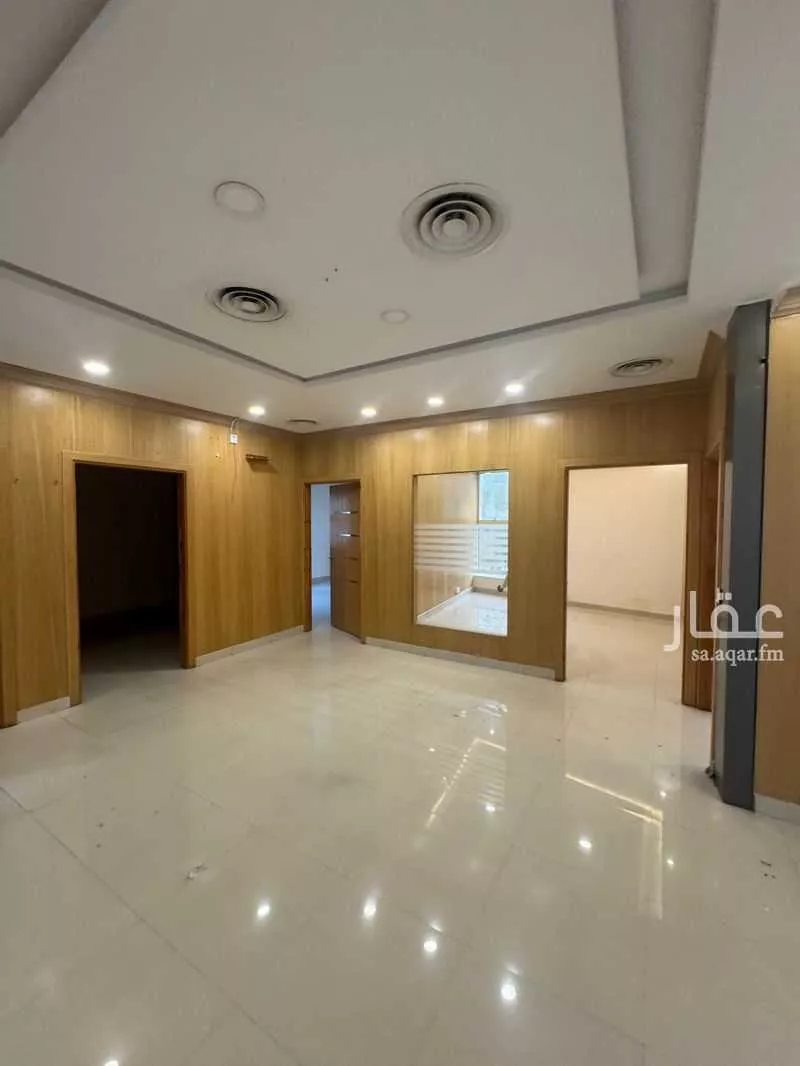 700 sqm office in Al Malaz 4