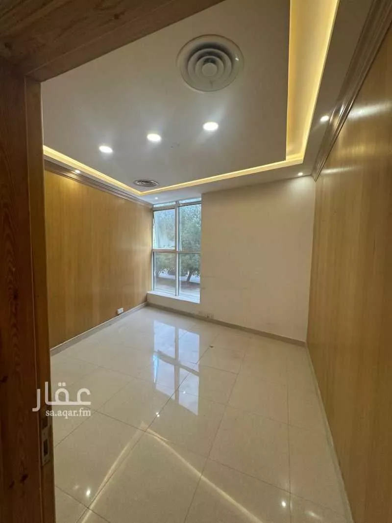 700 sqm office in Al Malaz 8