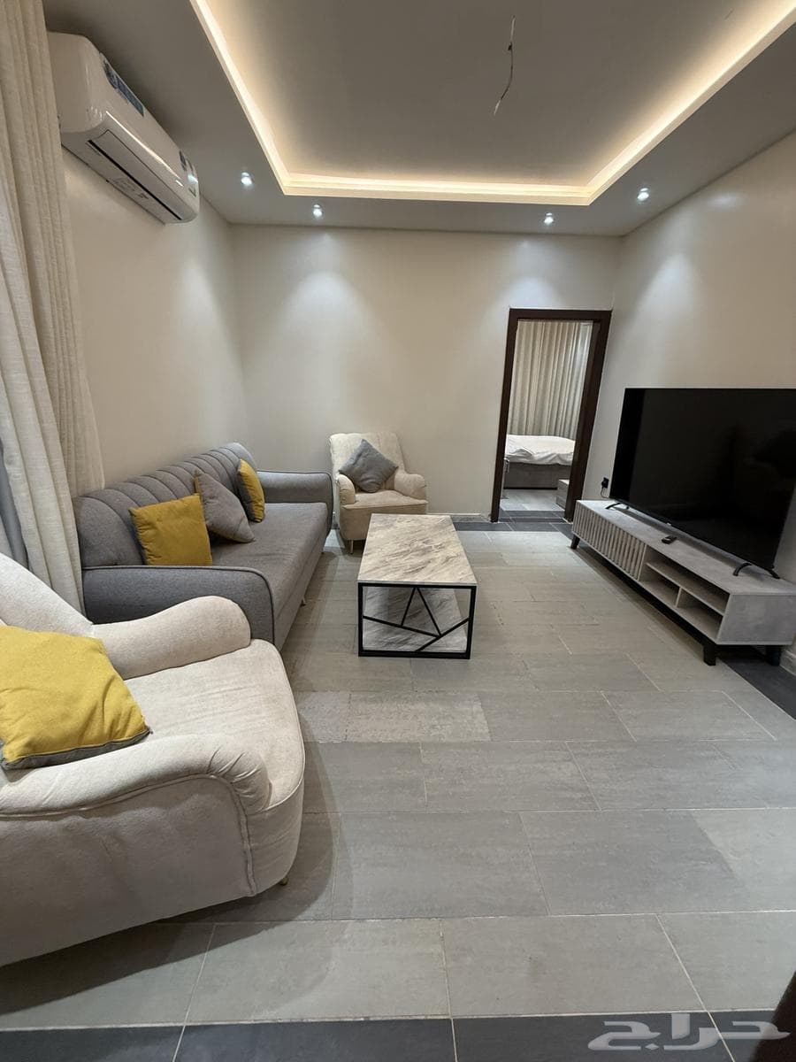 شقة 1 غرف في النخيل 3