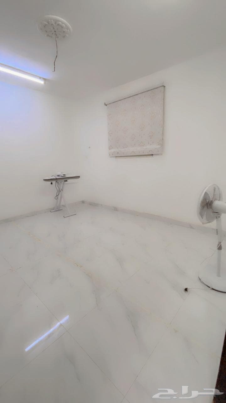 شقة 3 غرف في الرمال 4