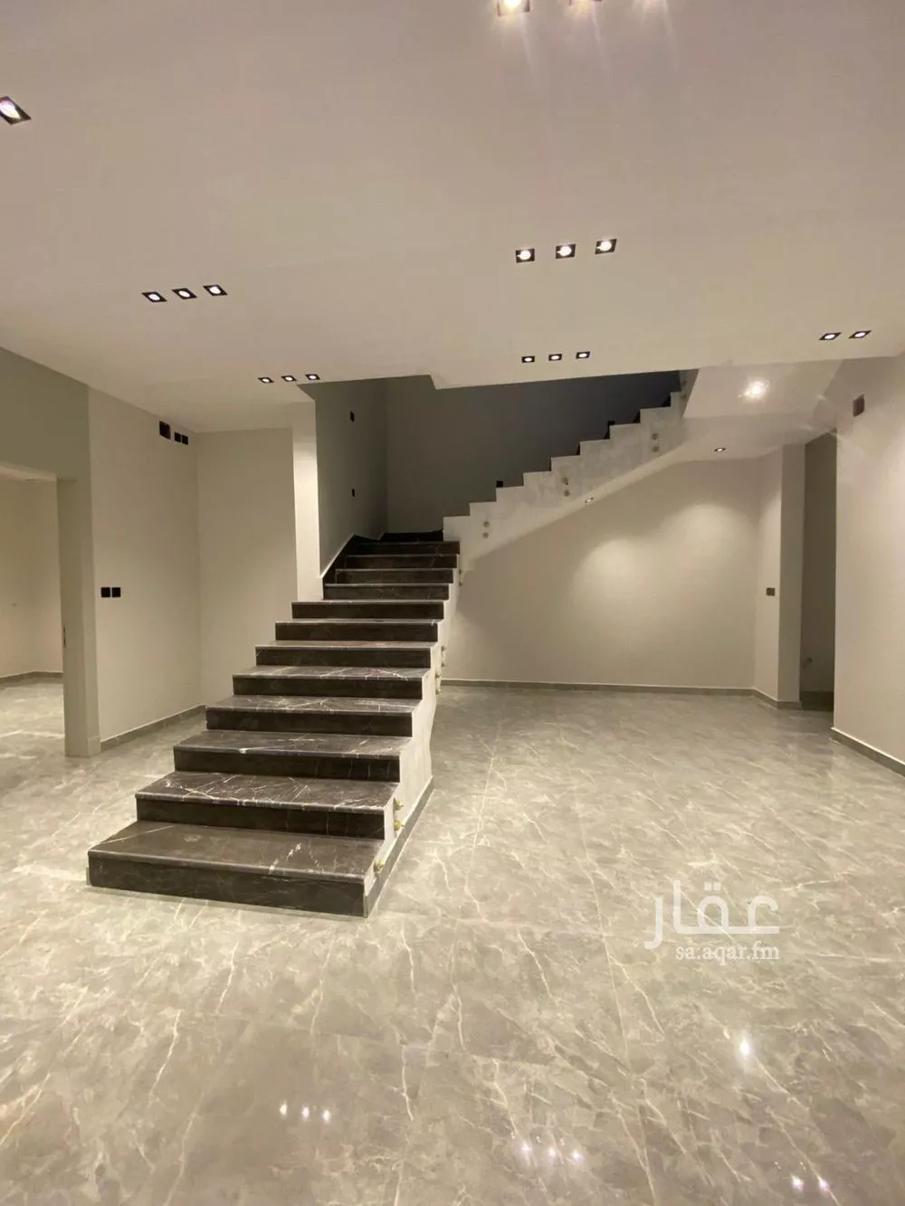 فيلا 6 غرف في الملك فيصل 8