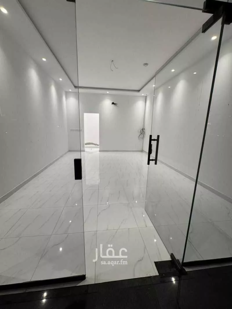 محل 609 م² في الشراع 3