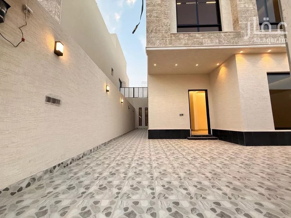 5 bedroom villa in Al Rimal 2