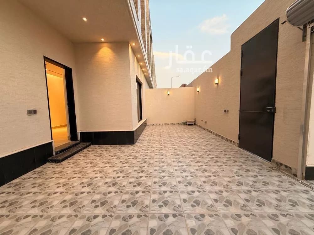 5 bedroom villa in Al Rimal 6