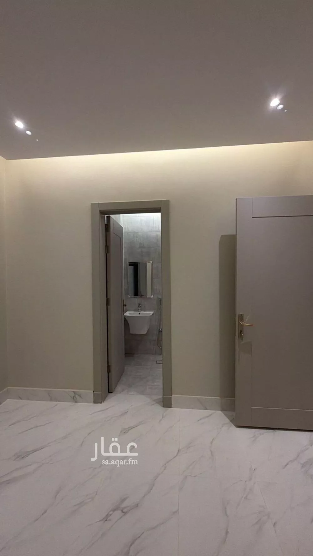 5 bedroom floor in Al Aridh 3