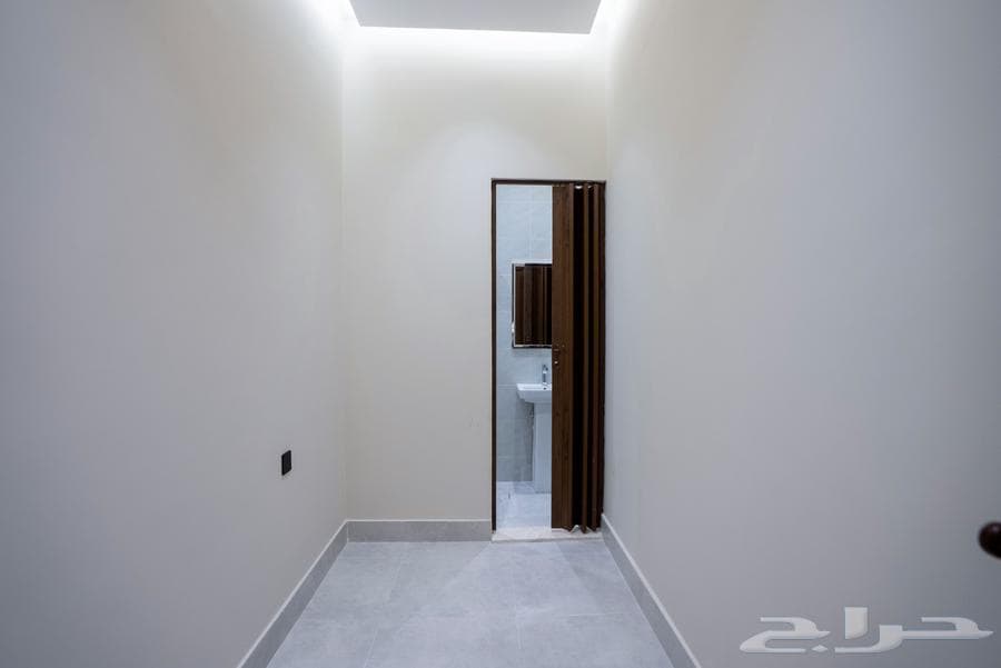 شقة 4 غرف في الروضة 4