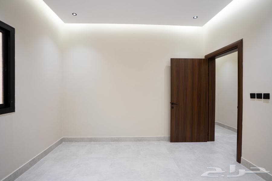 شقة 4 غرف في الروضة 5