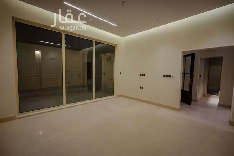 فيلا 7 غرف في الملقا 4