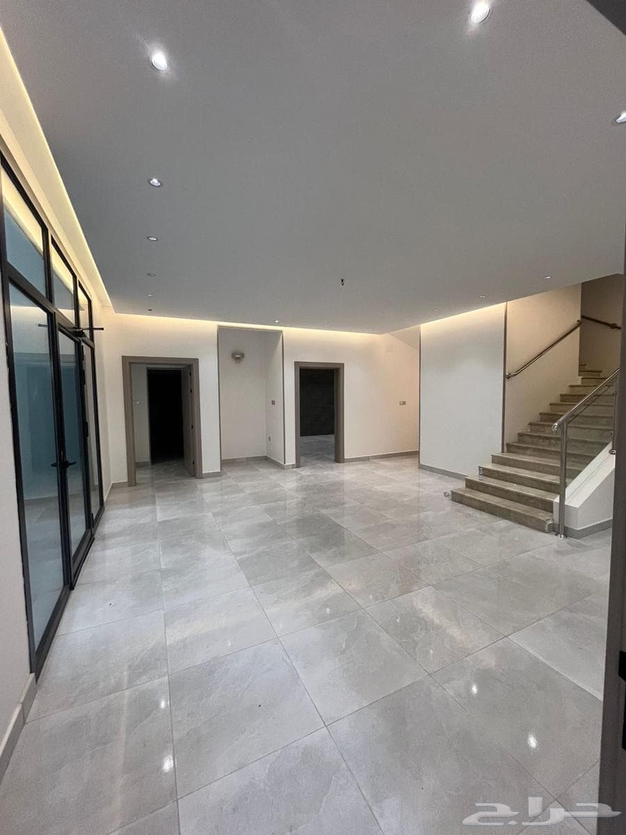 فيلا 7 غرف في الرانوناء 1