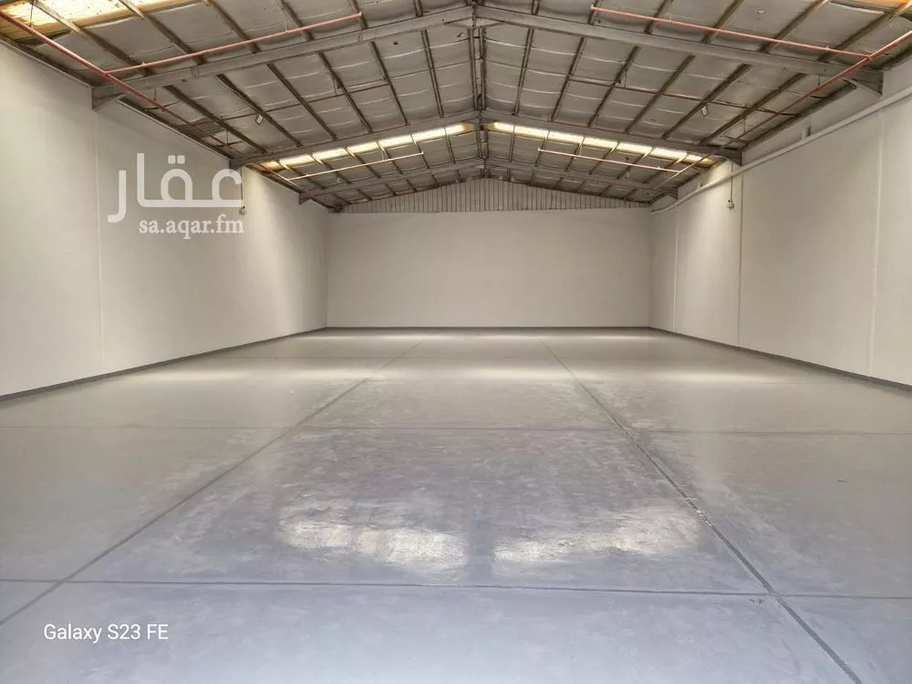 مستودع 3500 م² في السلي 1