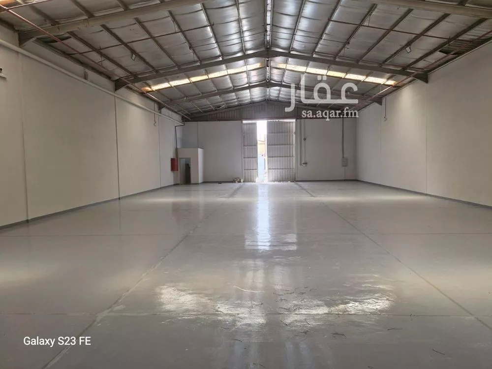 مستودع 3500 م² في السلي 2