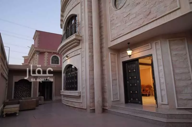 9 bedroom villa in Al Ghadir 2