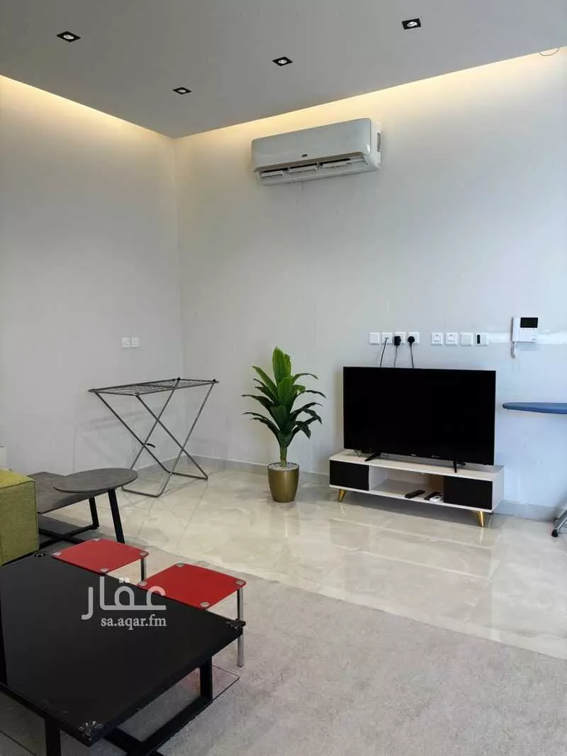 شقة 1 غرف في العارض 8