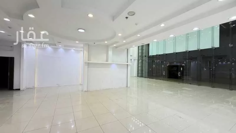 محل 355 م² في الحديقة 2