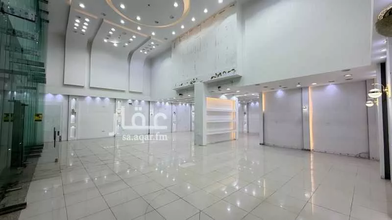 محل 355 م² في الحديقة 3