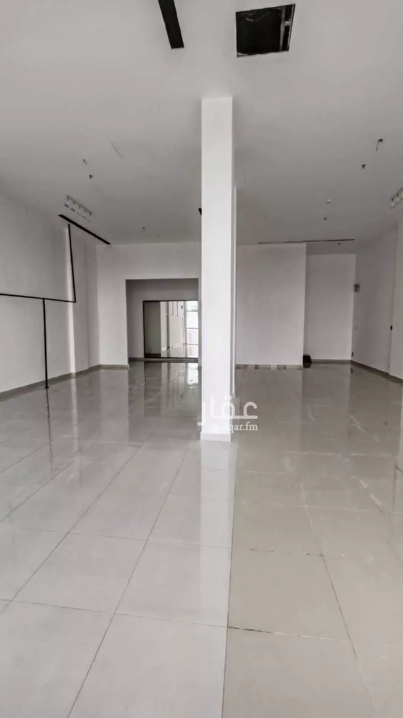 محل 2714 م² في الخزامى 3