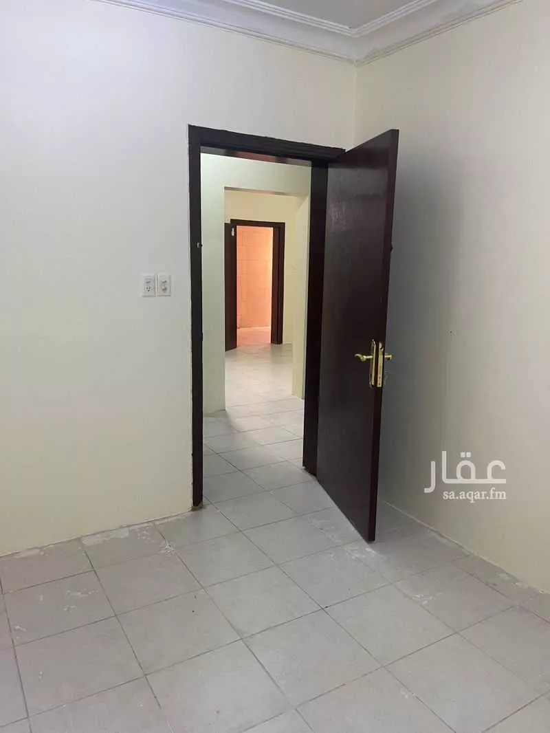 325 sqm building in Al Thuqbah 1