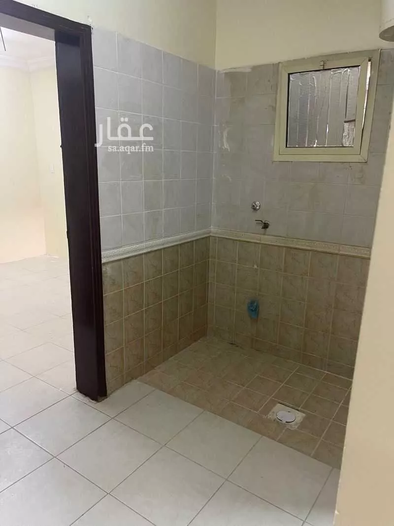 325 sqm building in Al Thuqbah 4