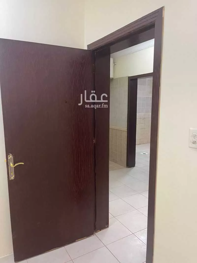 325 sqm building in Al Thuqbah 5