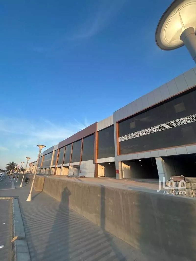 محل 243 م² في الخليج 1