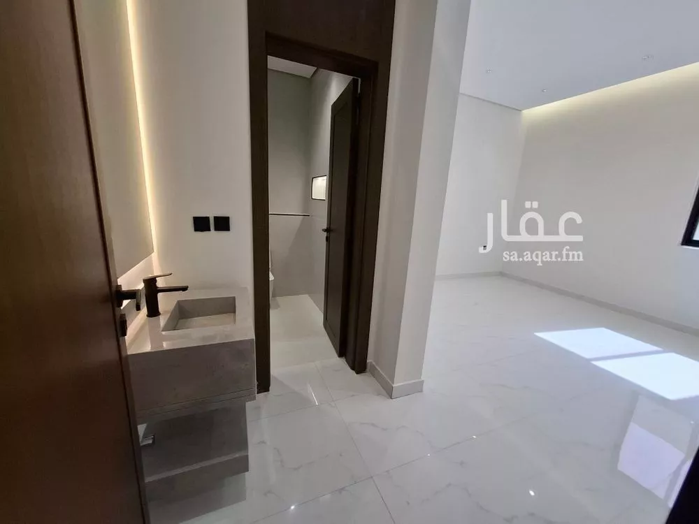 5 bedroom floor in Al Janadriyah 2