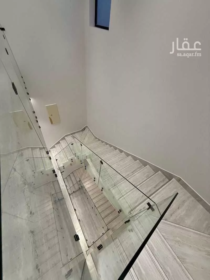 فيلا 4 غرف في الصدفة 5