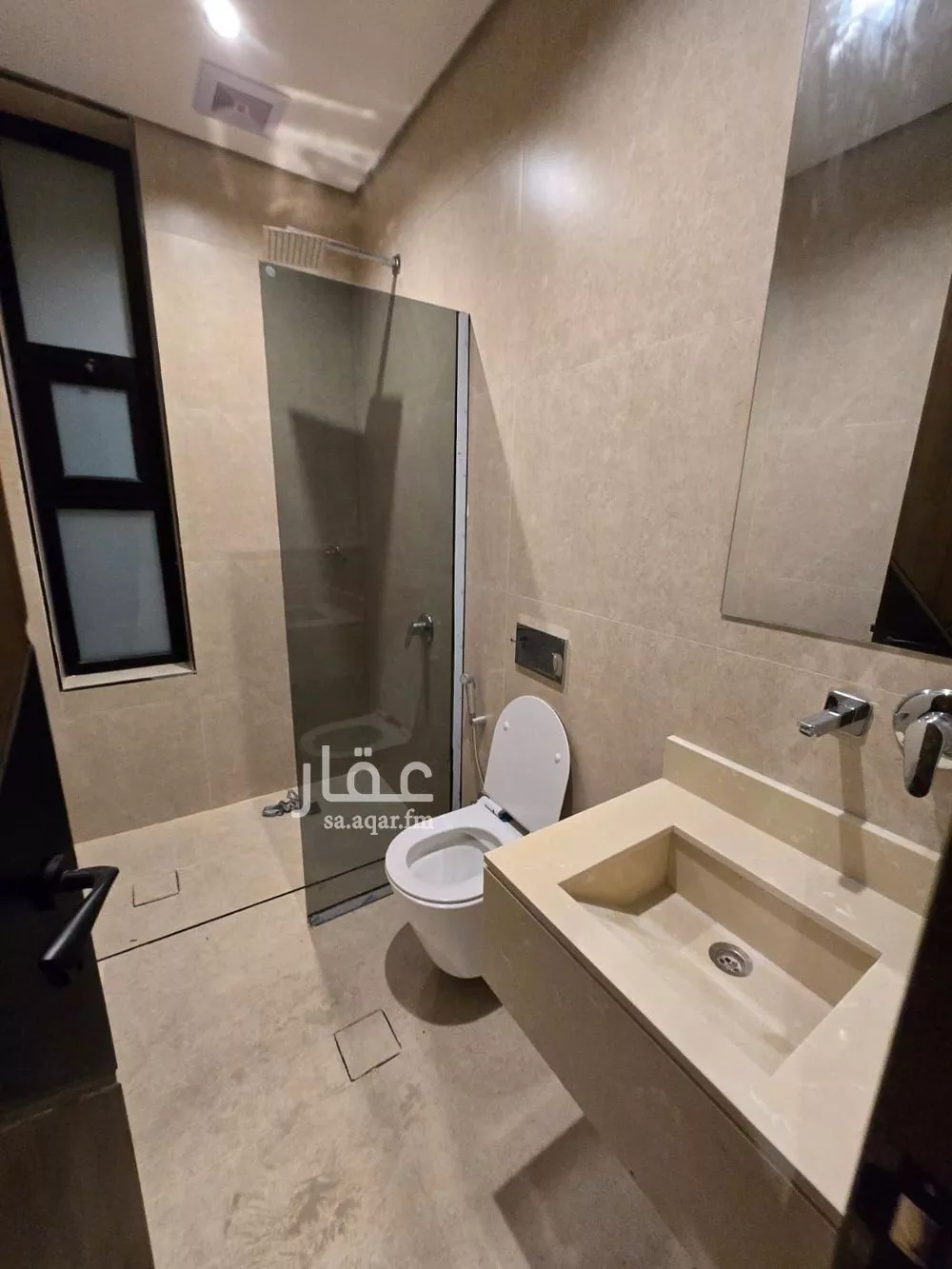 شقة 4 غرف في الحمرا 17