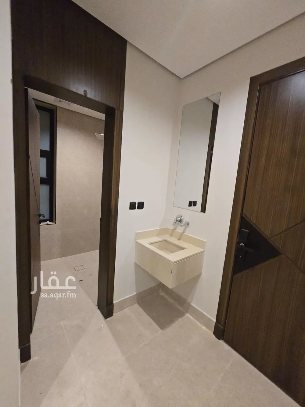 شقة 4 غرف في الحمرا 8