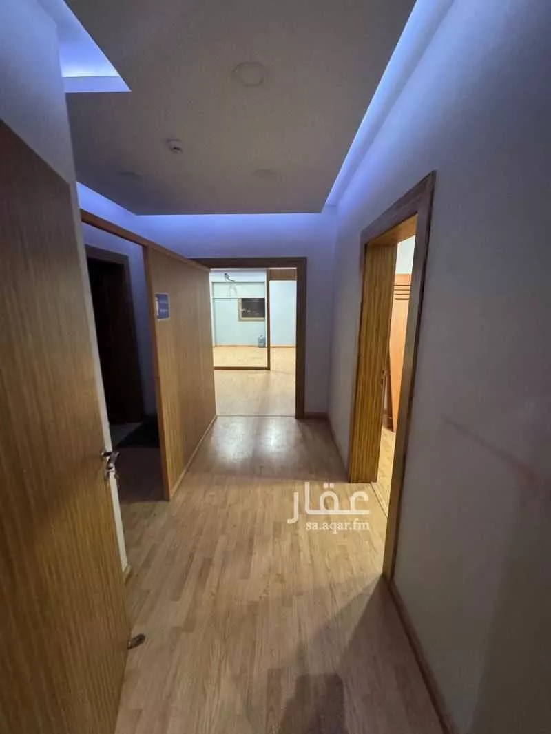 مكتب 627 م² في الورود 4