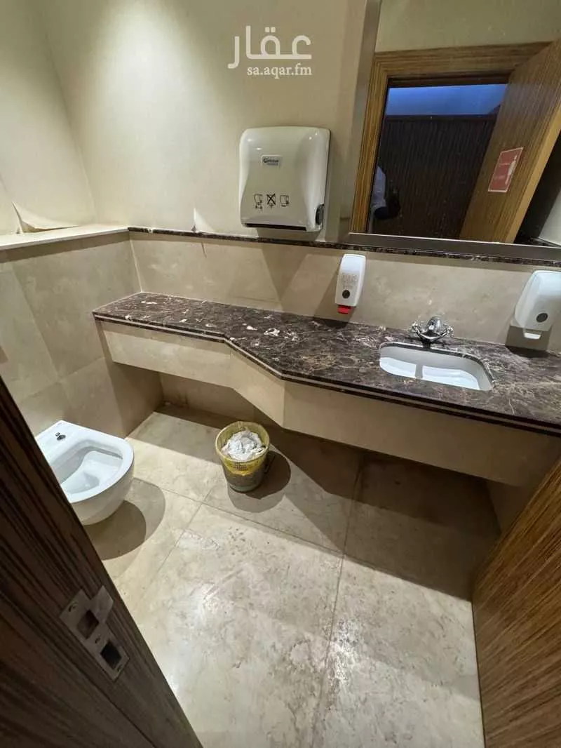 مكتب 627 م² في الورود 5