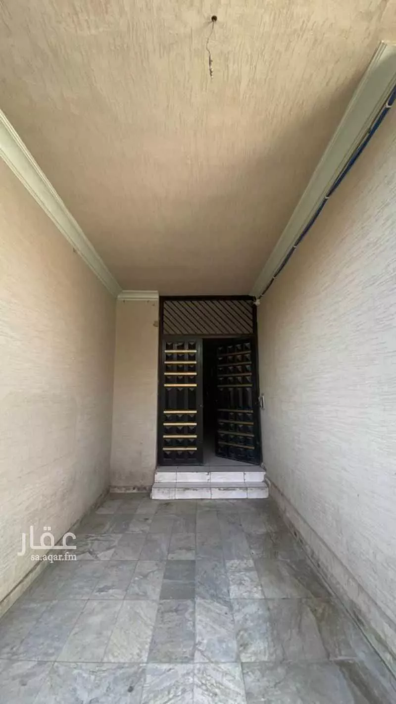 900 sqm building in Al Nuzhah 4