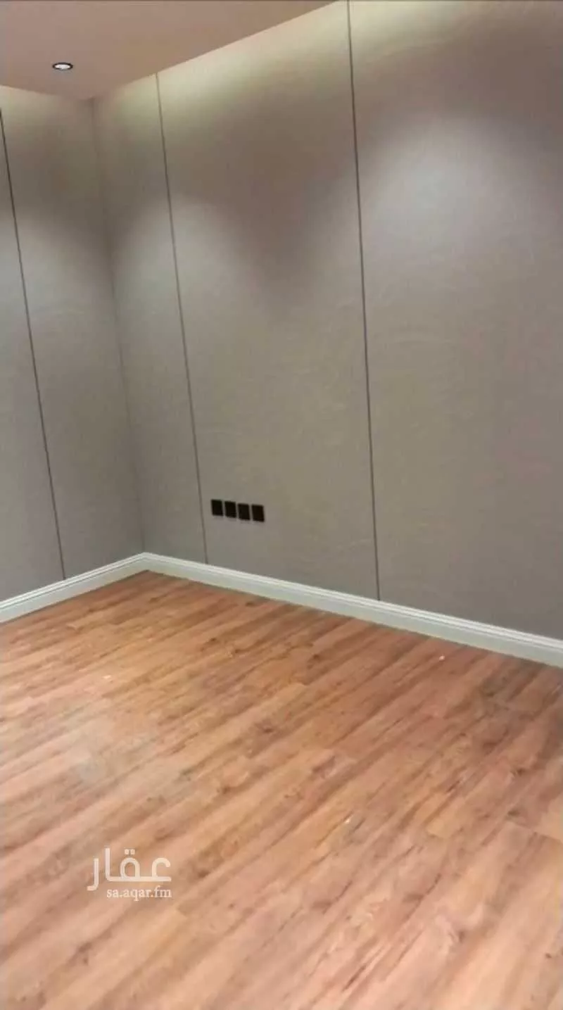 مكتب 540 م² في العارض 4