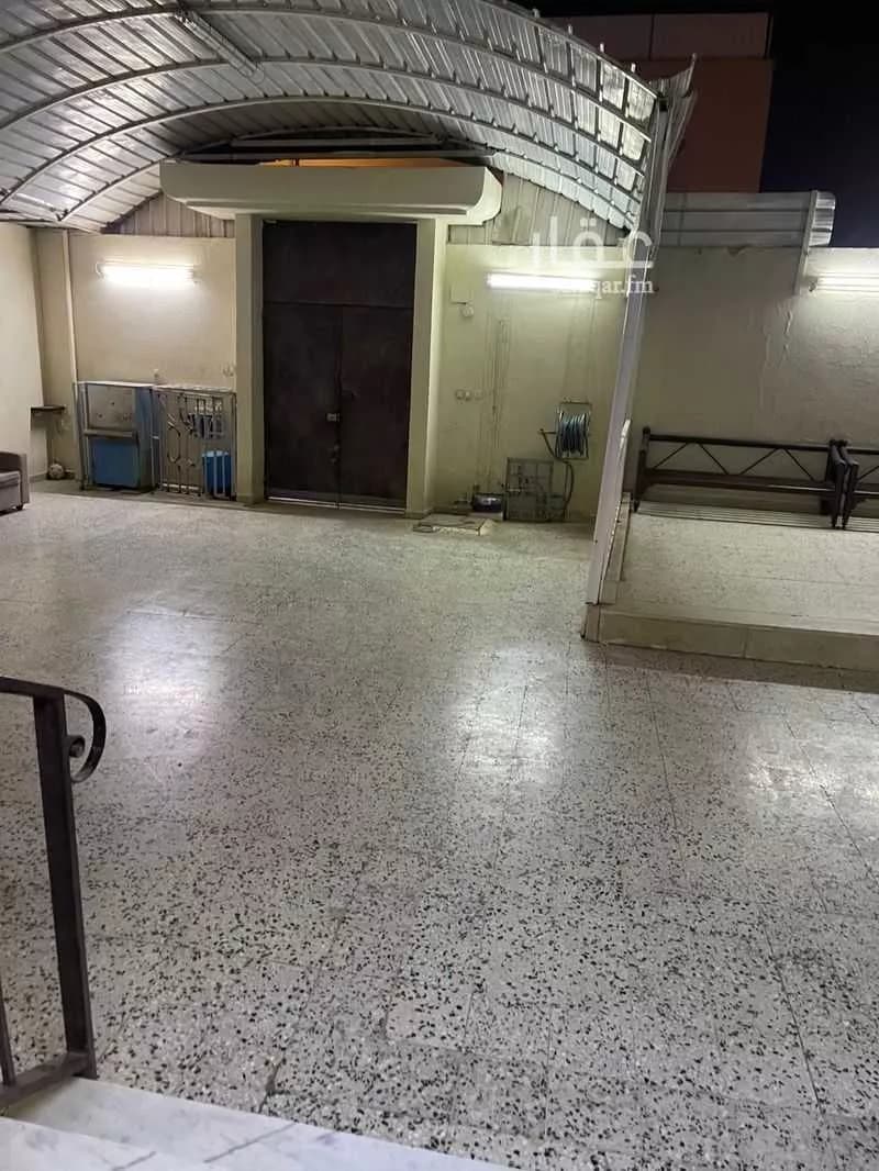 عمارة 839 م² في عتيقة 3