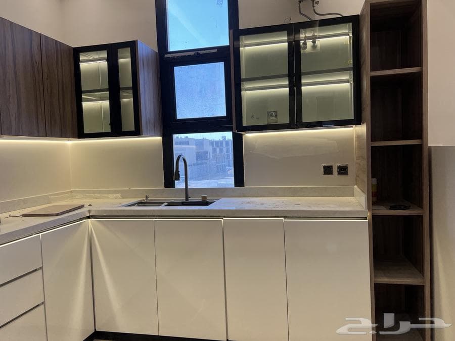 شقة 4 غرف في العارض 13