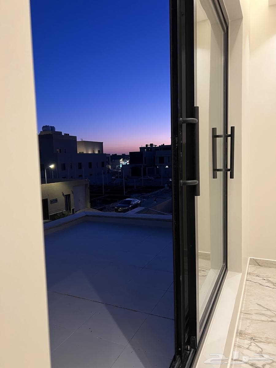 شقة 4 غرف في العارض 17