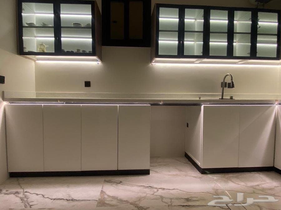 شقة 4 غرف في العارض 8