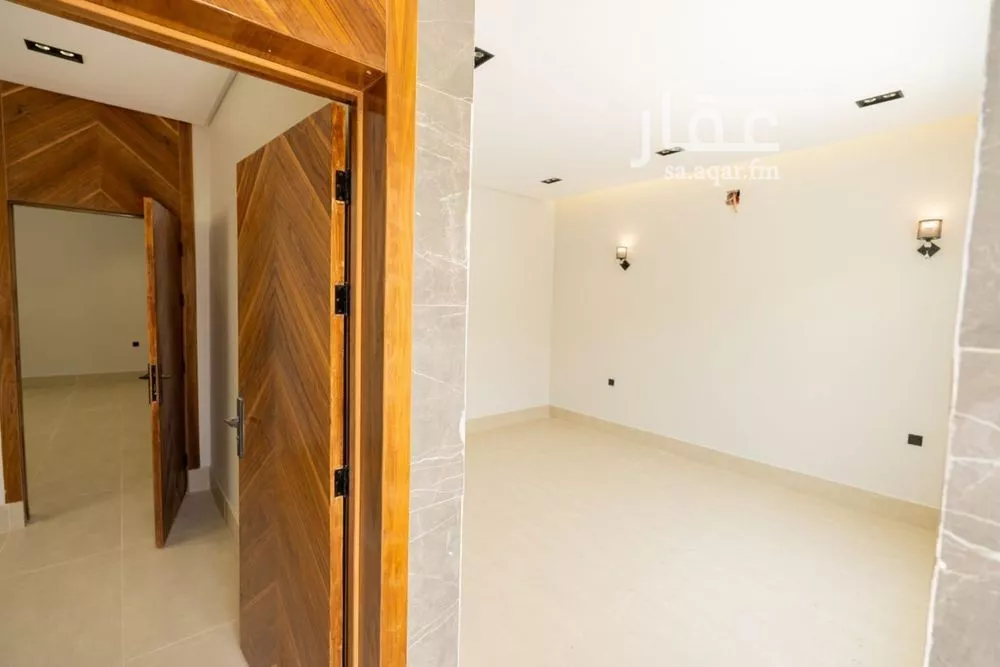 فيلا 5 غرف في عكاظ 4