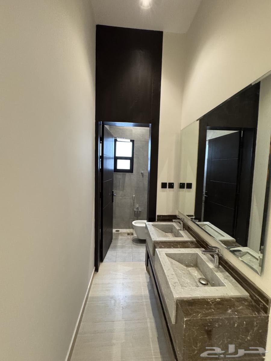 فيلا 7 غرف في الجنادرية 3