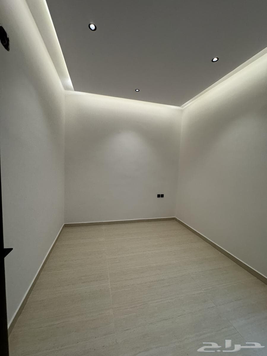 فيلا 7 غرف في الجنادرية 9