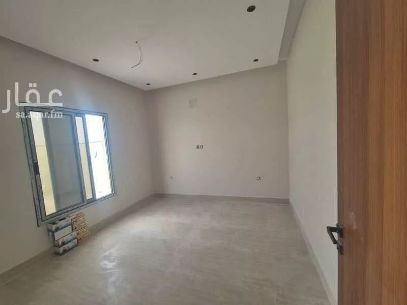 شقة 4 غرف في طيبة 10