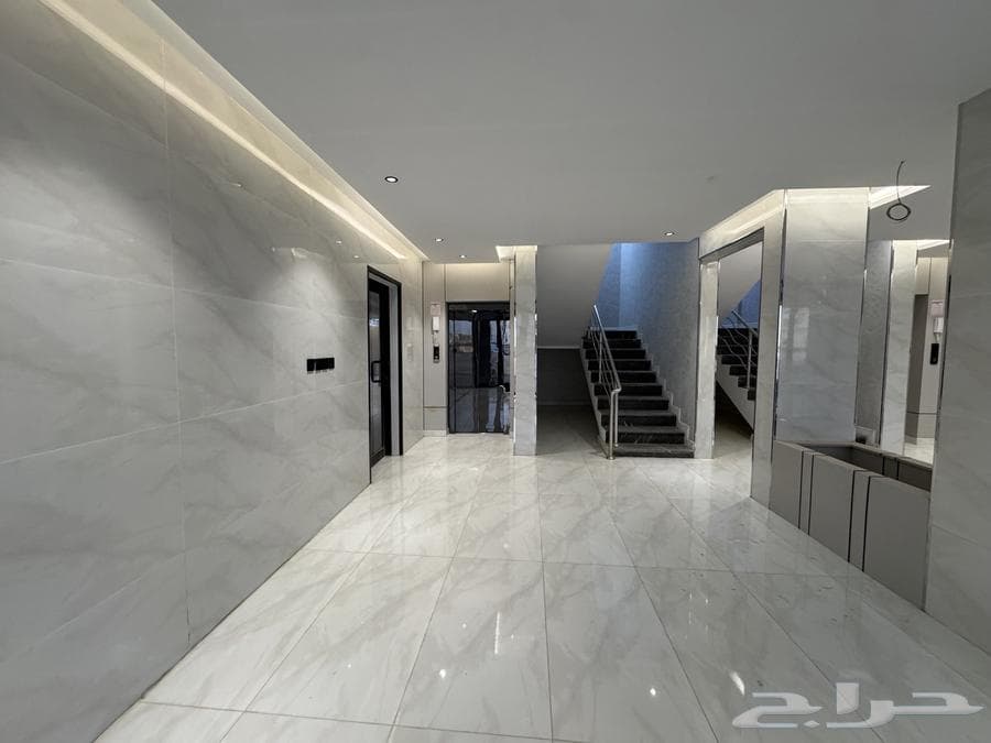 شقة 6 غرف في الملك فهد 1