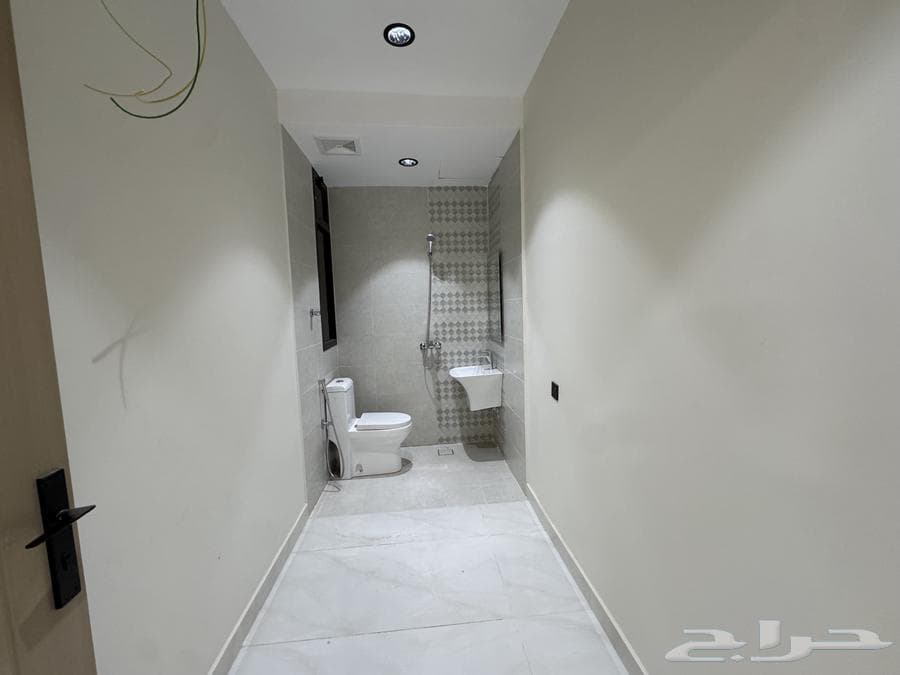 شقة 6 غرف في الملك فهد 4