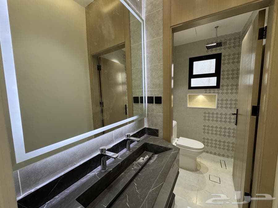 شقة 6 غرف في الملك فهد 5