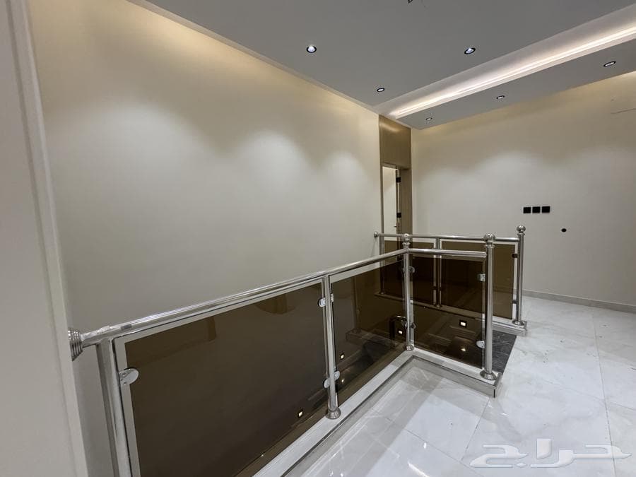 شقة 6 غرف في الملك فهد 8