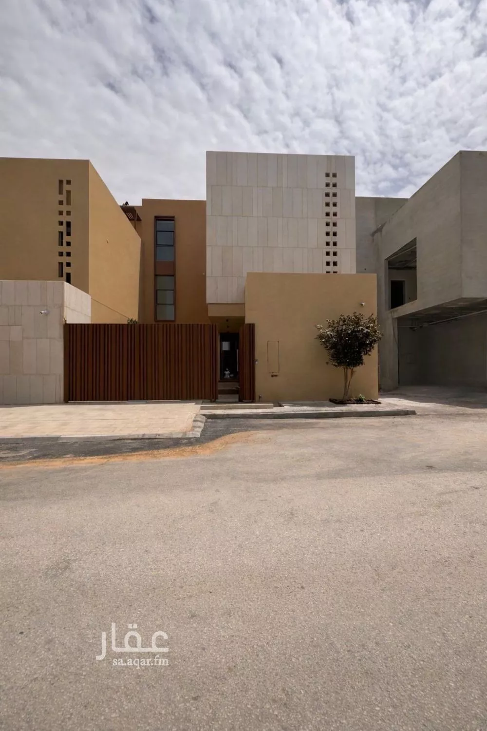 فيلا 7 غرف في النرجس 10