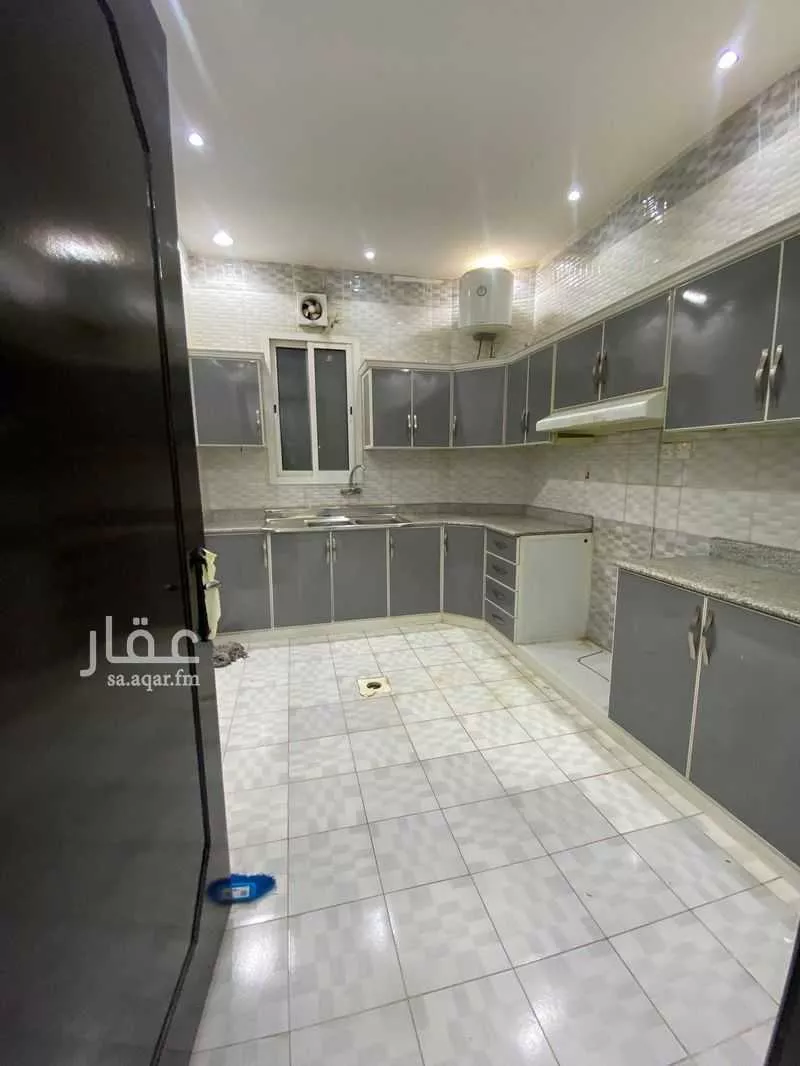 شقة 5 غرف في الرمال 4