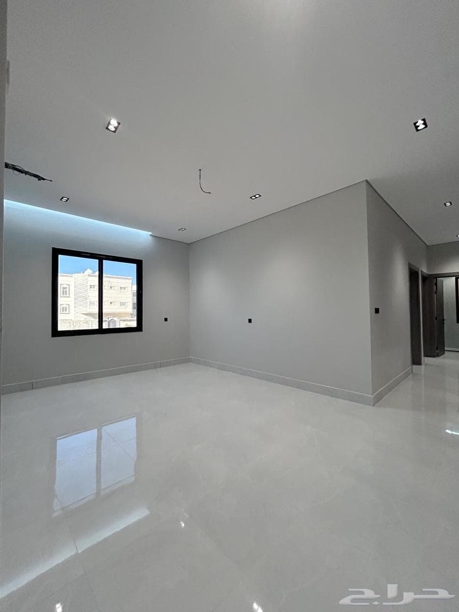 شقة 5 غرف في الملك فهد 8