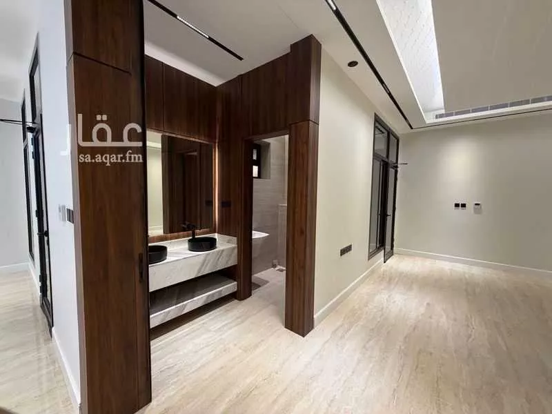 فيلا 5 غرف في الملقا 4