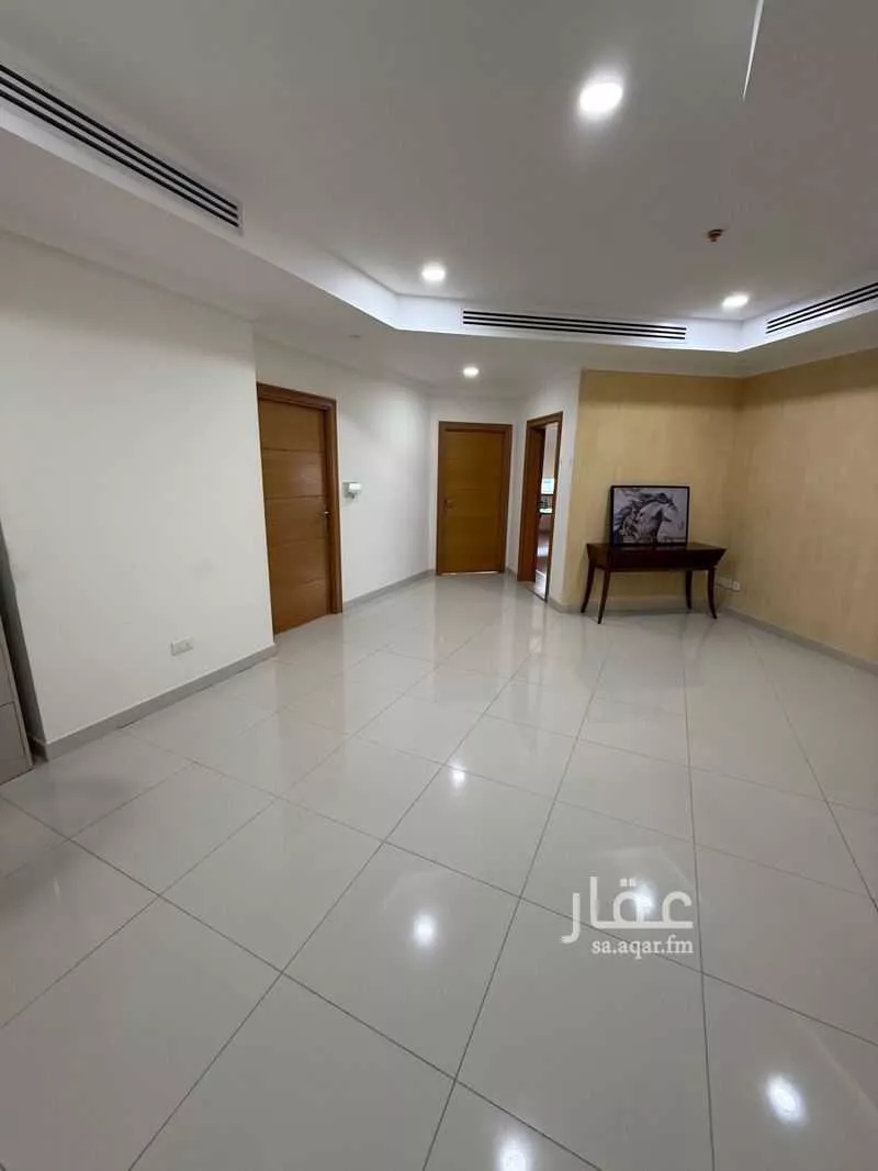 مكتب 4643 م² في العليا 6